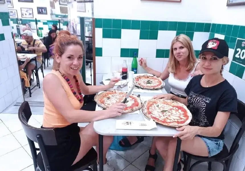 Мария Цънцарова заряза децата и хукна за Неапол (Снимки)