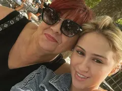 Мария Бакалова разхожда майка си из Ел Ей, води я на тузарски вечери (Снимки)