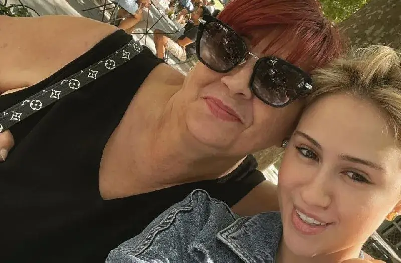 Мария Бакалова разхожда майка си из Ел Ей, води я на тузарски вечери (Снимки)