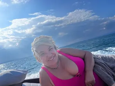 Марта Вачкова плаши феновете си на морето