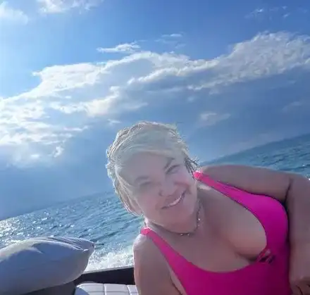 Марта Вачкова плаши феновете си на морето