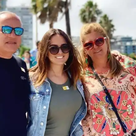 Милионер ли е Гълъб Донев? (С какви пари семейството му обиколи земното кълбо?)