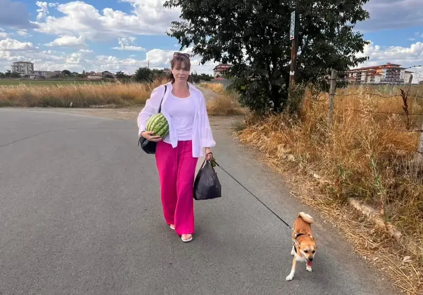 Мира Добрева почива с кучето