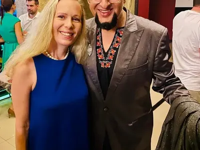 Мис Англия набива кюфтета с Евгени Минчев (Снимки)