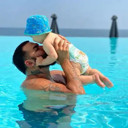 Мистерията с бебето на Азис е разкрита