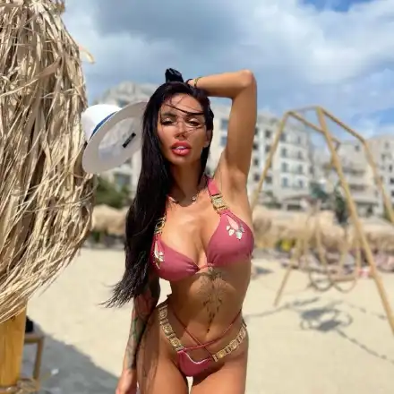 Много мръсно: Лина вкара младо лъвче в музикалния си лейбъл