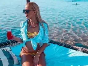 Натали Трифонова с халка на пъпа