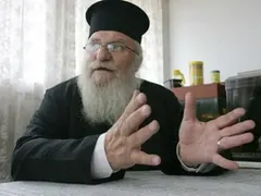 Отец Иван и 200 души тънат в мизерия