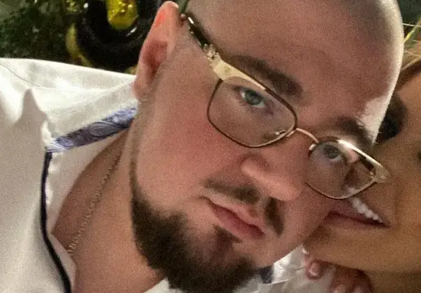 Папарашки удар: Тънка цигара в дебела кола пафка Гущеров (Снимки)