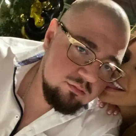 Папарашки удар: Тънка цигара в дебела кола пафка Гущеров (Снимки)