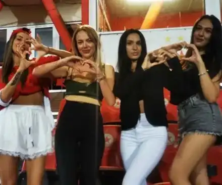 Приятелка на чалгарката Ариа надъхва ЦСКА (Снимки)