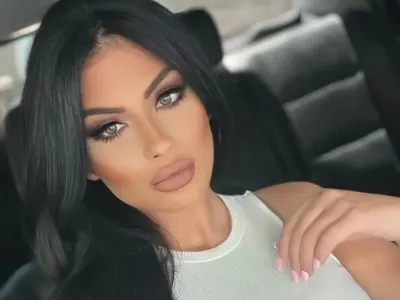 САМО ТУК! Вижте как е изглеждала Мис България Венцислава Тафкова преди пластиките! (Уникални снимки)