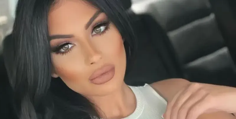 САМО ТУК! Вижте как е изглеждала Мис България Венцислава Тафкова преди пластиките! (Уникални снимки)