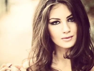 САМО ТУК! Вижте как е изглеждала Мис България Венцислава Тафкова преди пластиките! (Уникални снимки)