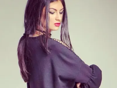 САМО ТУК! Вижте как е изглеждала Мис България Венцислава Тафкова преди пластиките! (Уникални снимки)