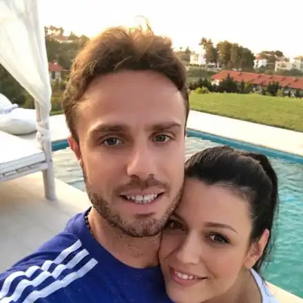 Теодор Салпаров  храни 5 човека  с една салата