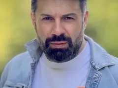 Тони Стораро: Останах без глас, но Бог ми го върна след операция