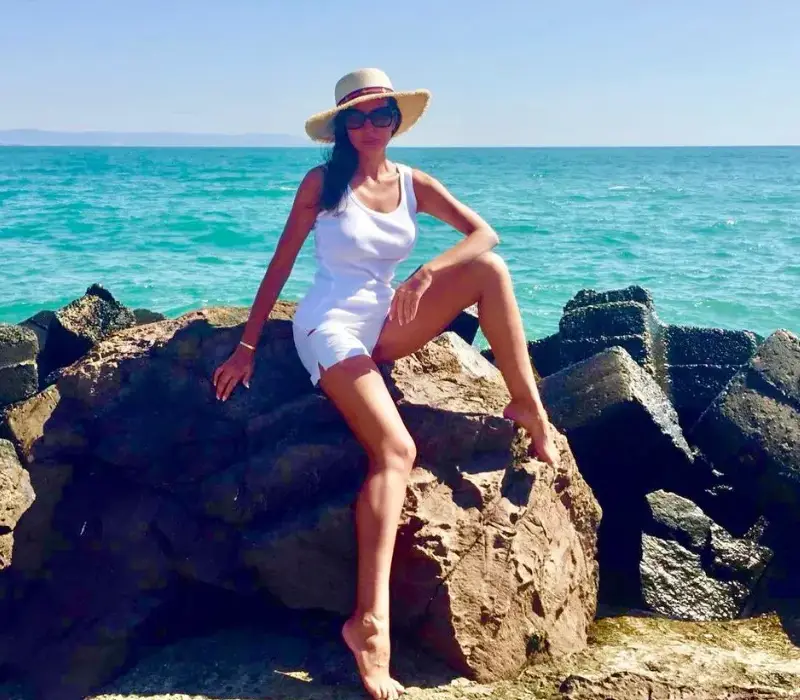 Топ тяло! Наталия Гуркова изпоти местните в Тасос