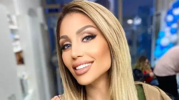 Ударничка! Гани не си е оперирала само зъбите