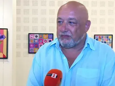 Виктория Петрова стана модел за картина на любимия мъж