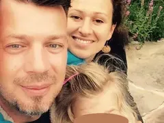 Дани Ангелов зарязал жена си заради млада мацка, запознали се в църквата