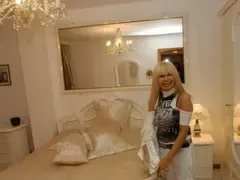 Лили Иванова дари старите си мебели