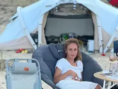 Радина Кърджилова летува на палатка