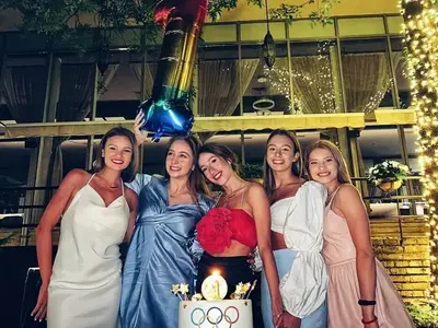 Златните момичета избухнаха с купон до зори (Снимки)