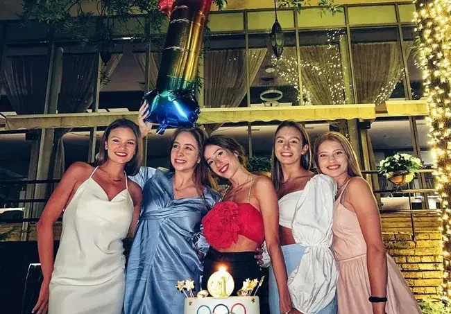 Златните момичета избухнаха с купон до зори (Снимки)