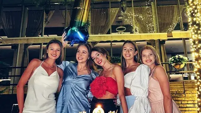 Златните момичета избухнаха с купон до зори (Снимки)