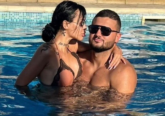 Гаджето на Денис Теофиков се залюби с негов адаш