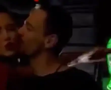 Алекс Богданска се натиска с бившия в дискотека