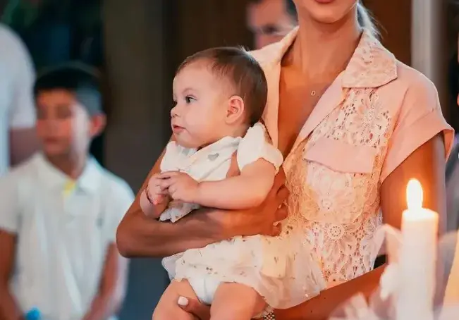 Алекс Петканова ориса бебе