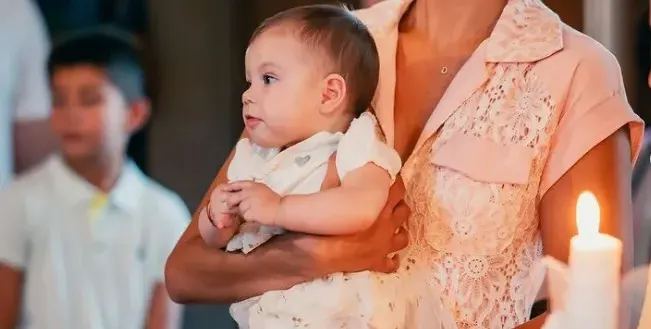 Алекс Петканова ориса бебе