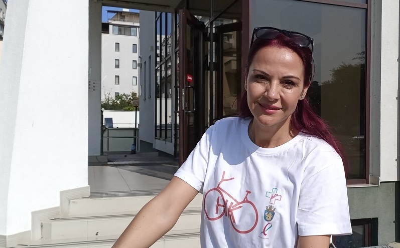 Безхаберник! Синът на Гергана Стоянова я заряза навън