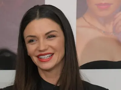 Диляна в компанията на режисьор