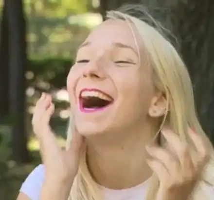 Емили Йорданова-Тротинетката: Мразех майка ми  и баща ми - добре,че умряха!