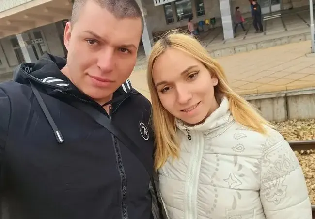 Eмили с тротинетката се оправи след катастрофата (Снимки)