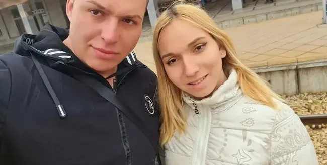 Eмили с тротинетката се оправи след катастрофата (Снимки)