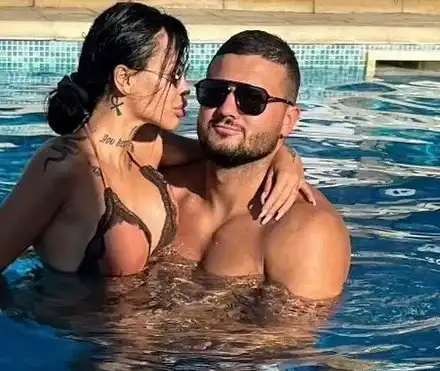 Гаджето на Денис Теофиков се залюби с негов адаш