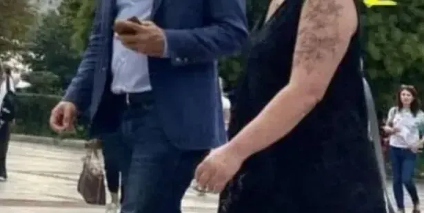 Жената на Кирил Петков обикаля София в оскъдна черна рокля (Папарашки снимки)
