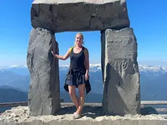 Линда си изкарва страхотно в Канада