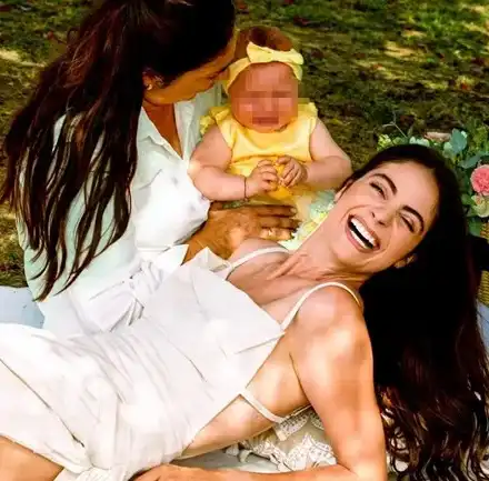 Мис България на пикник с бебето