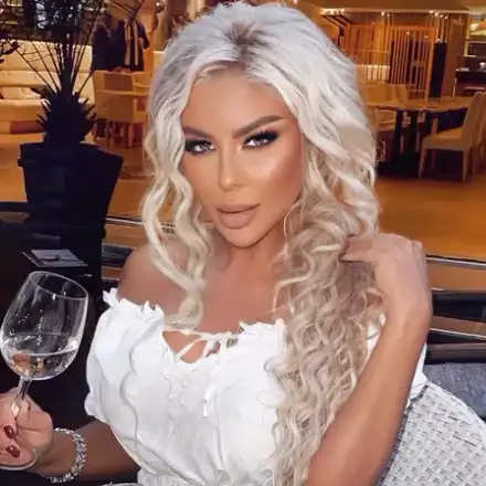 Многолик талант: Андреа се оказа и художничка!