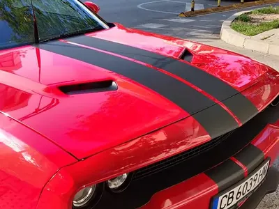 Наглост: Алекс Богданска „инфлуенсна“ 2/3 от тротоара на бул. Витоша (Снимки)