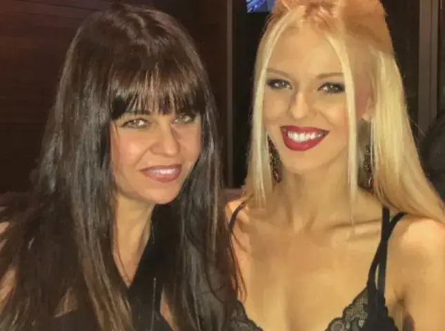 Натали Трифонова e  неразделна с майка си