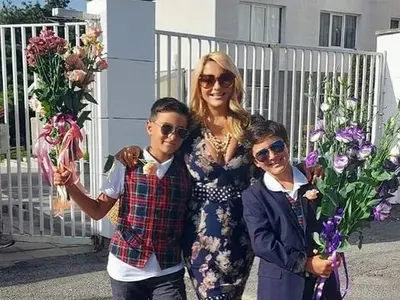 Нели от „Търси се“, показа провиснали бомби в училището на децата си  (Снимка)