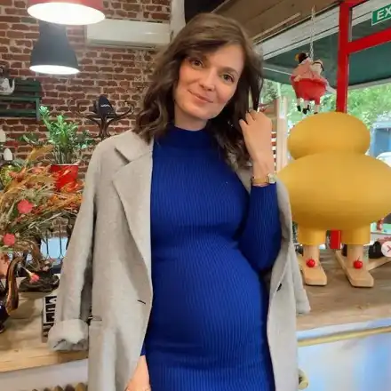 Нора Шопова се оплаква от  дрехите за бременни