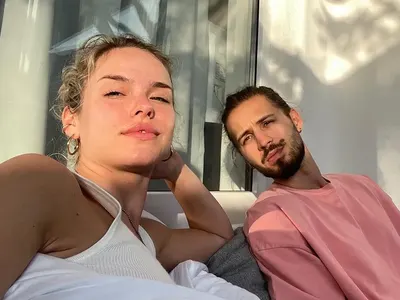 Папи Ханс се обясни на гаджето си