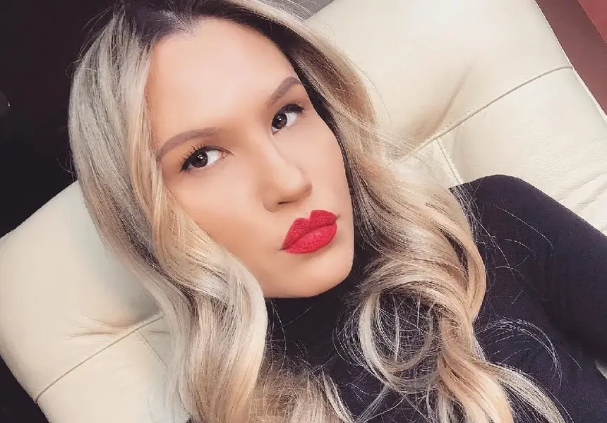 Превратности! Бивша моделка и ексгадже на Брендо стана продавачка